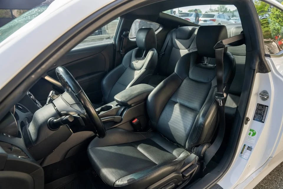 2015 Hyundai Genesis Coupe - Image 13 of 18