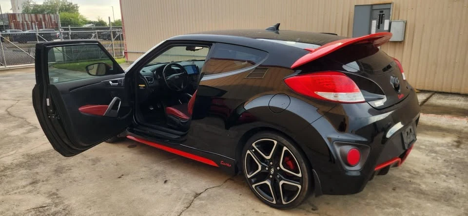 2015 Hyundai Veloster - Image 2 of 4