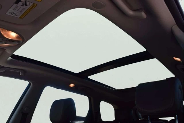 2015 Hyundai Santa Fe - Image 11 of 21