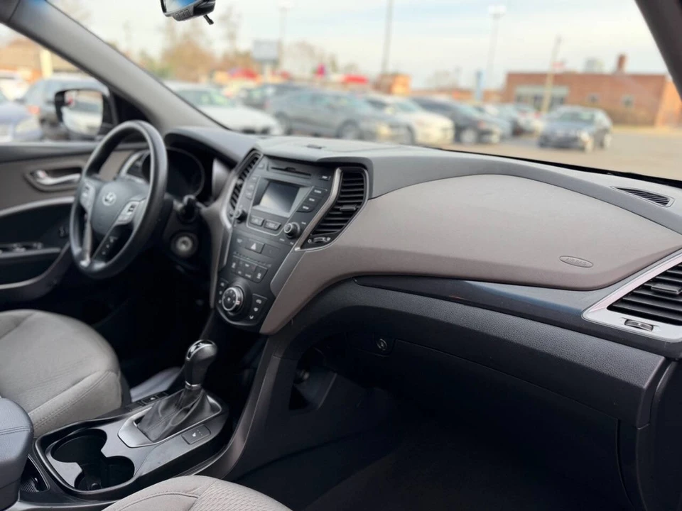 2015 Hyundai Santa Fe - Image 15 of 21