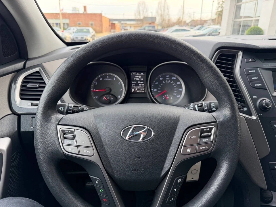 2015 Hyundai Santa Fe - Image 17 of 21