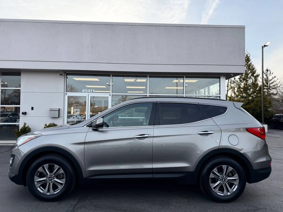2015 Hyundai Santa Fe - Image 2 of 21