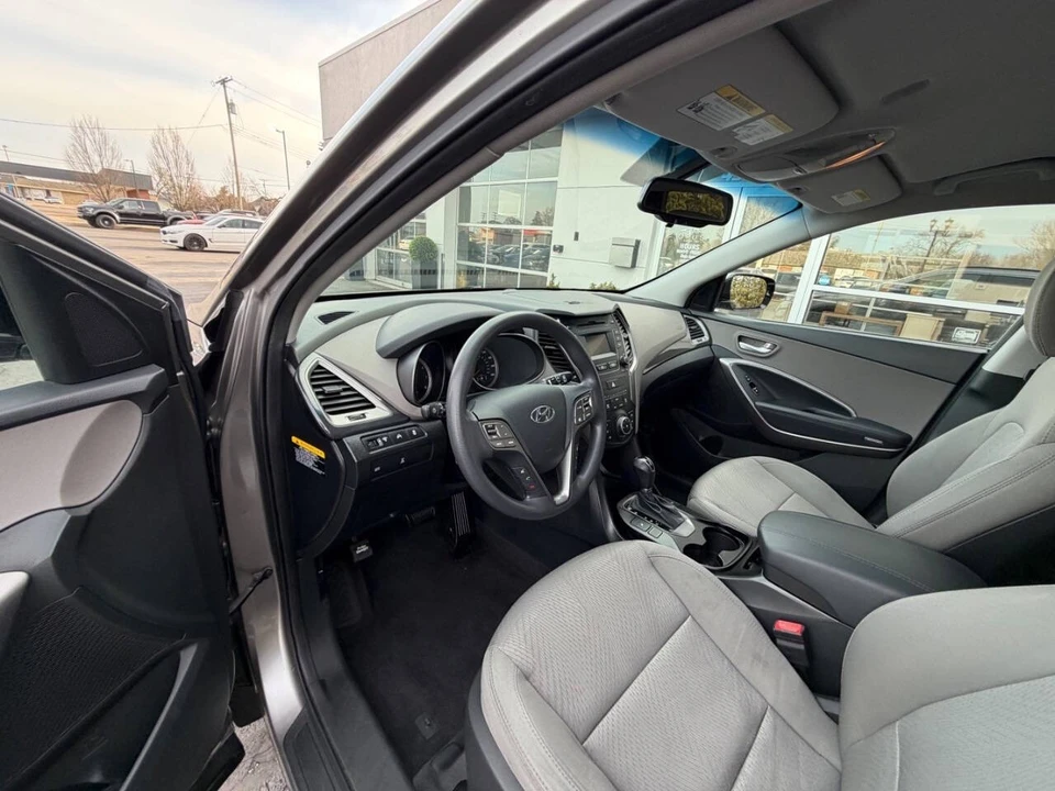 2015 Hyundai Santa Fe - Image 10 of 21