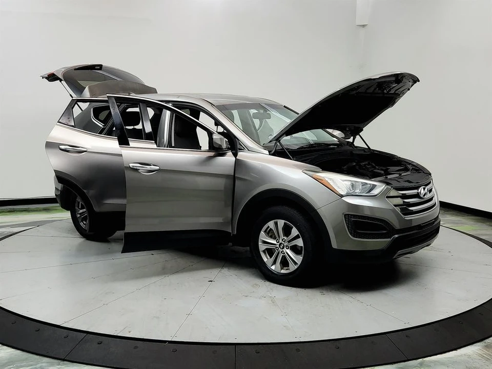 2015 Hyundai Santa Fe - Image 10 of 21