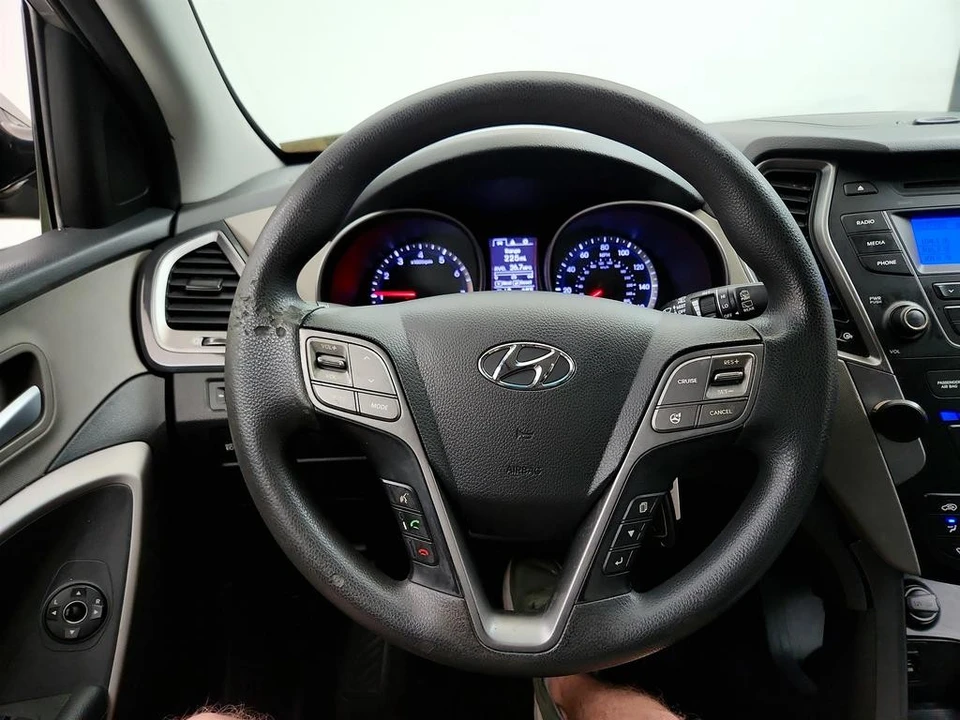 2015 Hyundai Santa Fe - Image 16 of 21