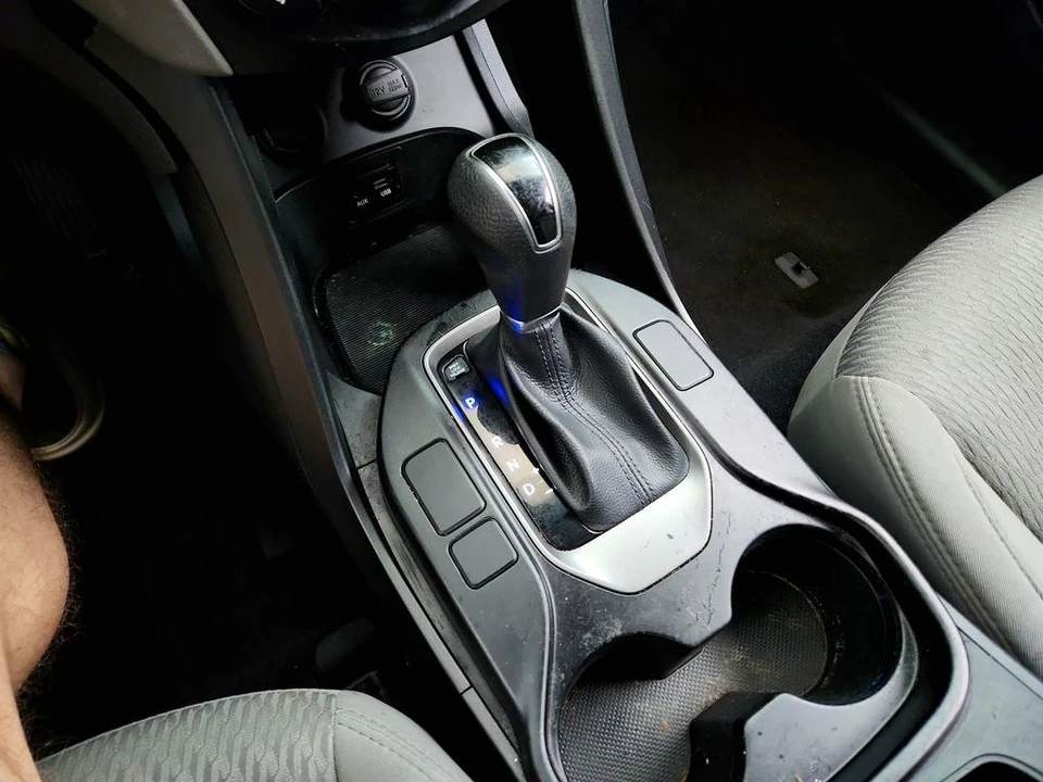 2015 Hyundai Santa Fe - Image 17 of 21