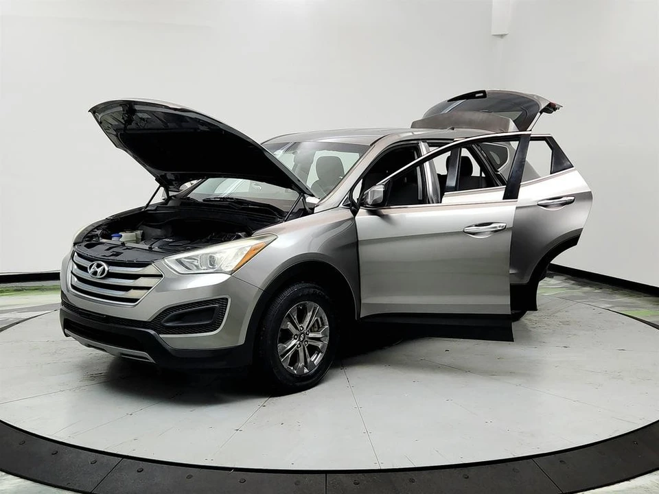 2015 Hyundai Santa Fe - Image 9 of 21