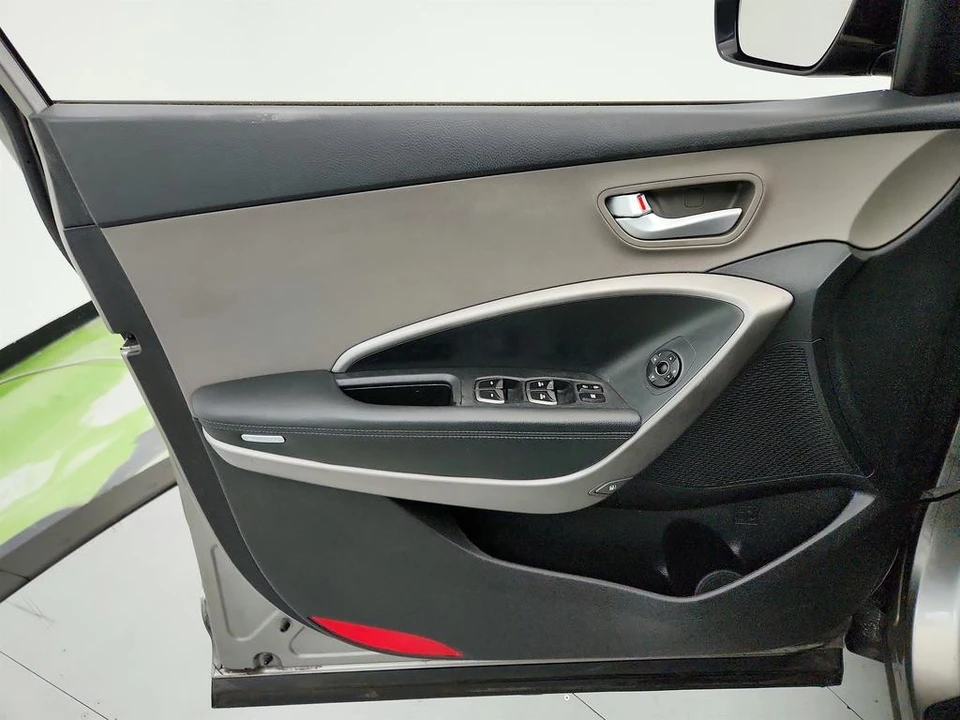 2015 Hyundai Santa Fe - Image 20 of 21