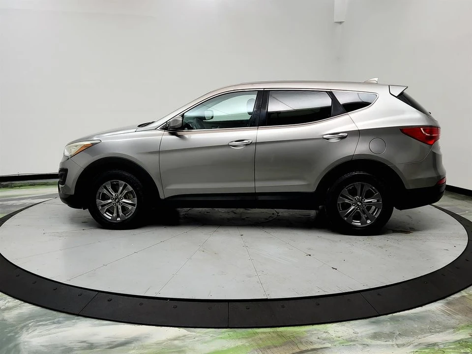 2015 Hyundai Santa Fe - Image 8 of 21