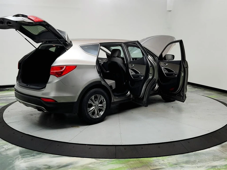 2015 Hyundai Santa Fe - Image 11 of 21