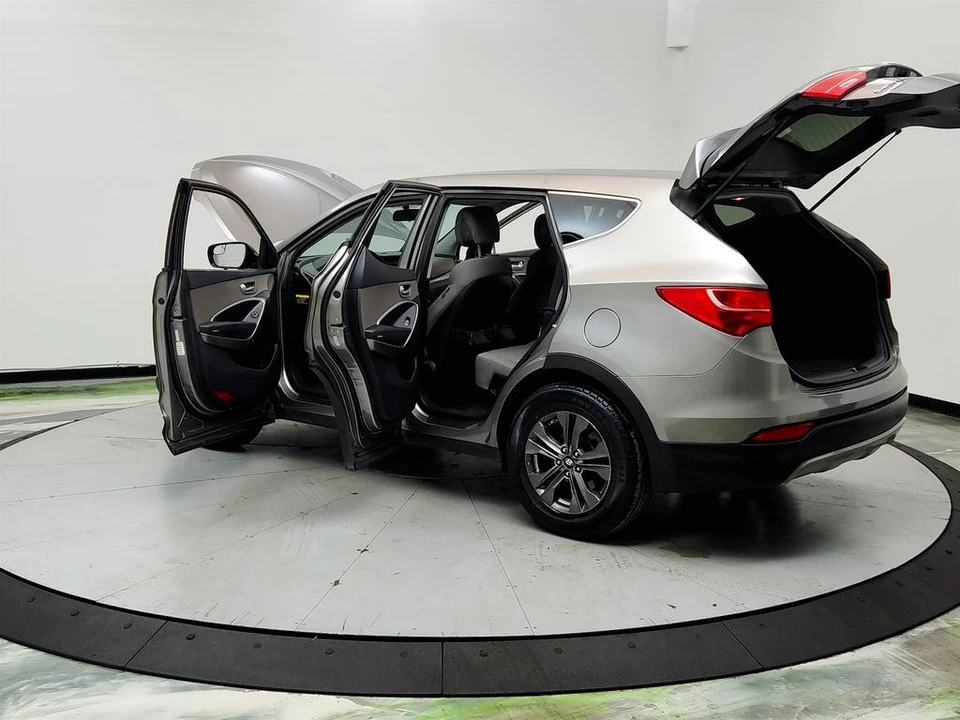 2015 Hyundai Santa Fe - Image 12 of 21