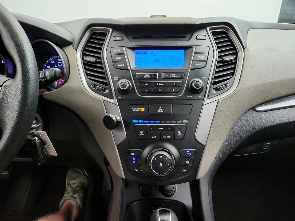 2015 Hyundai Santa Fe - Image 18 of 21