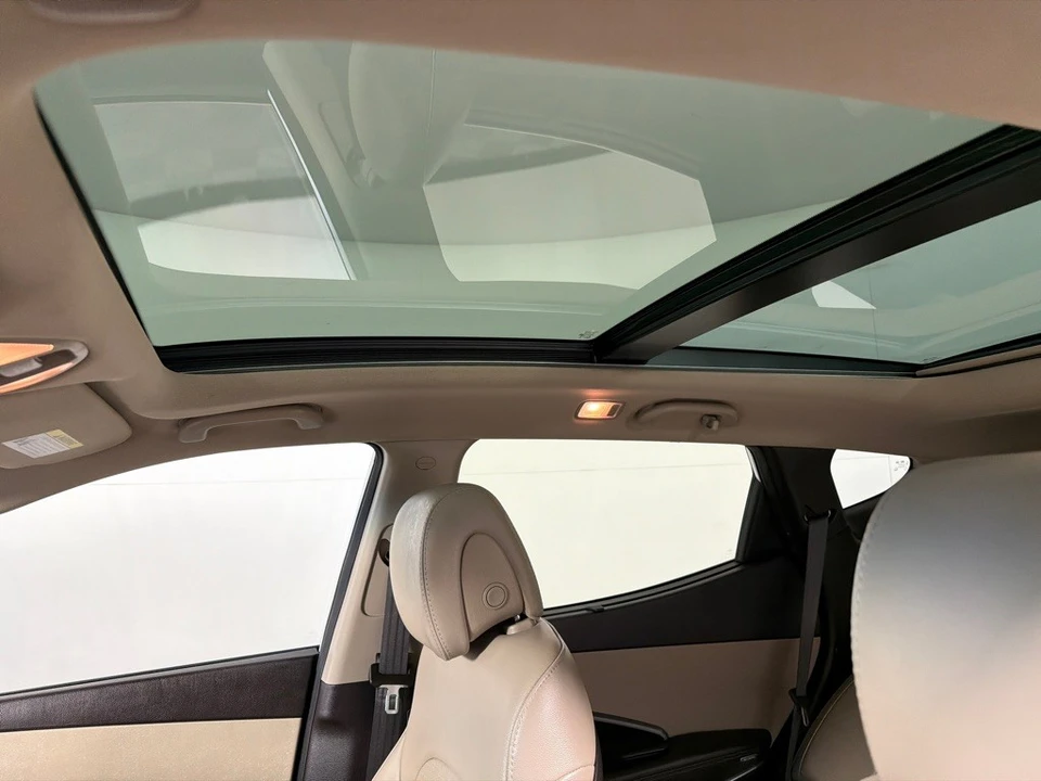 2015 Hyundai Santa Fe - Image 13 of 21