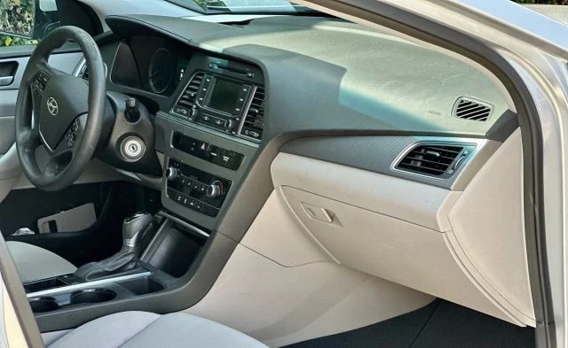 2015 Hyundai Sonata - Image 16 of 21