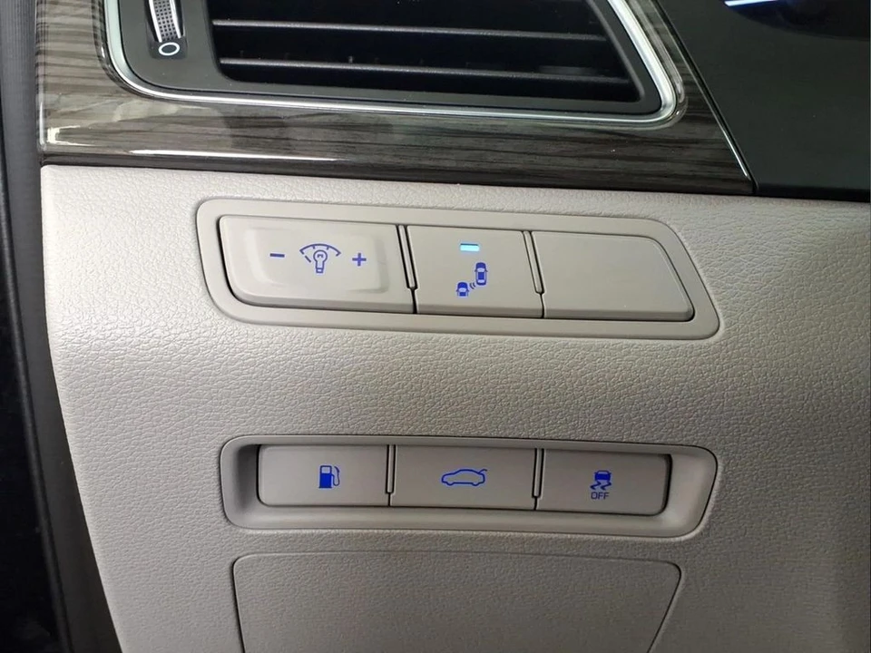 2015 Hyundai Sonata - Image 18 of 21