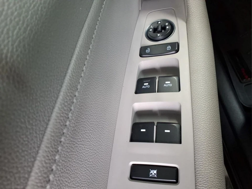 2015 Hyundai Sonata - Image 16 of 21