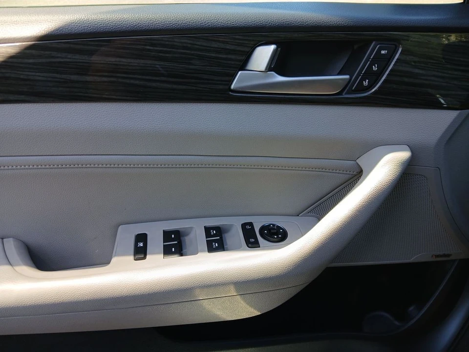 2015 Hyundai Sonata - Image 11 of 12
