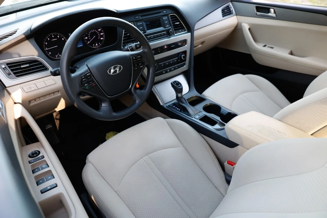 2015 Hyundai Sonata - Image 4 of 12
