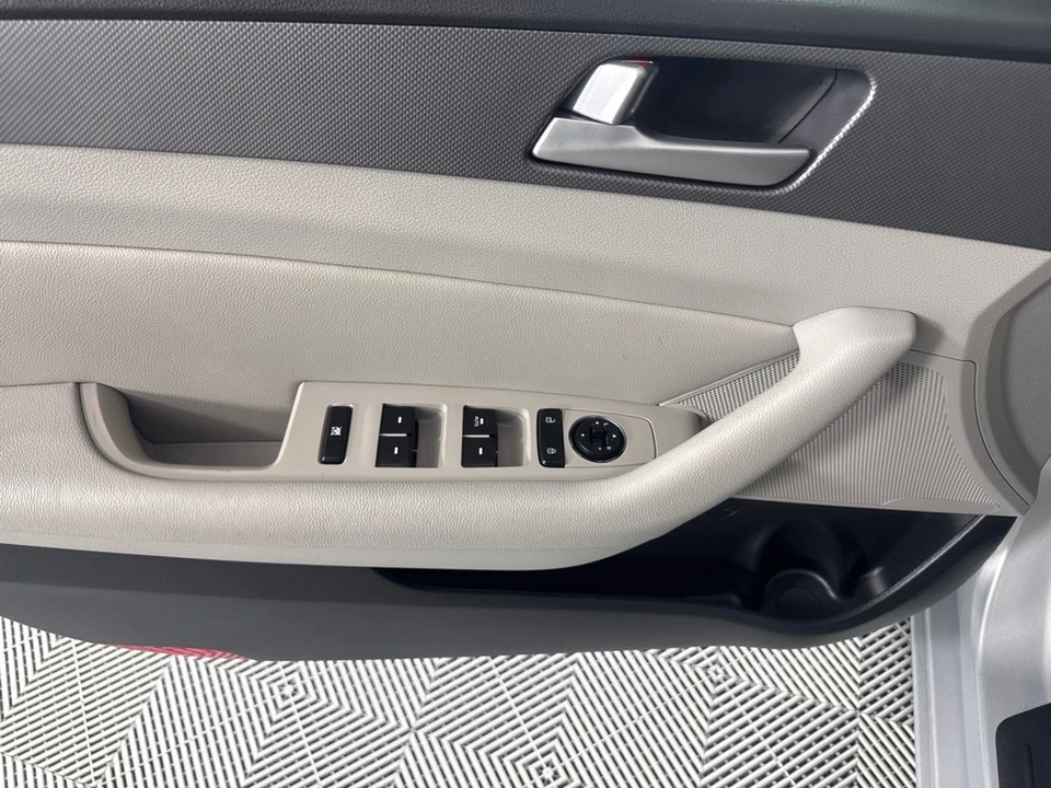 2015 Hyundai Sonata - Image 11 of 12