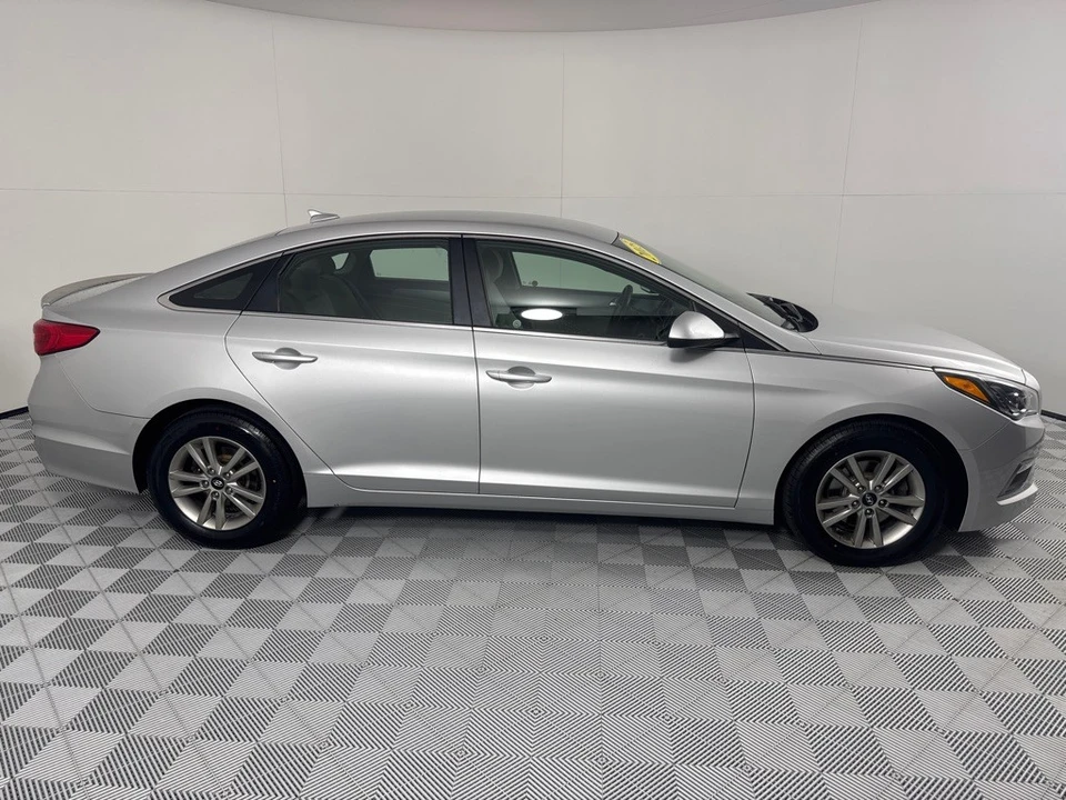 2015 Hyundai Sonata - Image 4 of 12