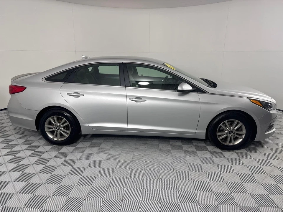2015 Hyundai Sonata - Image 4 of 12