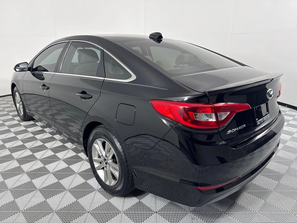 2015 Hyundai Sonata - Image 8 of 21