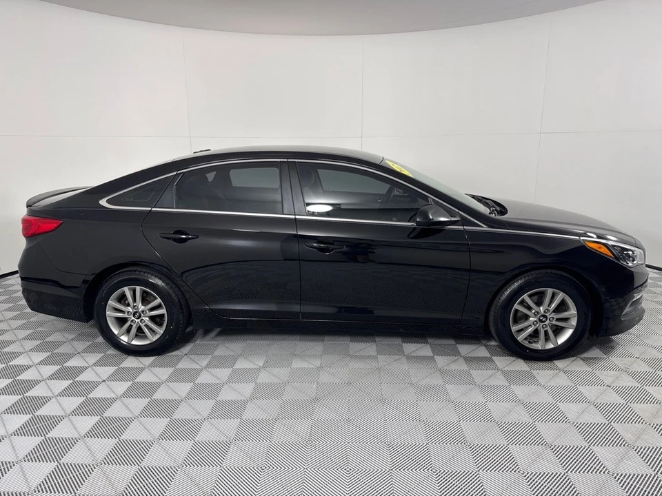 2015 Hyundai Sonata - Image 4 of 21
