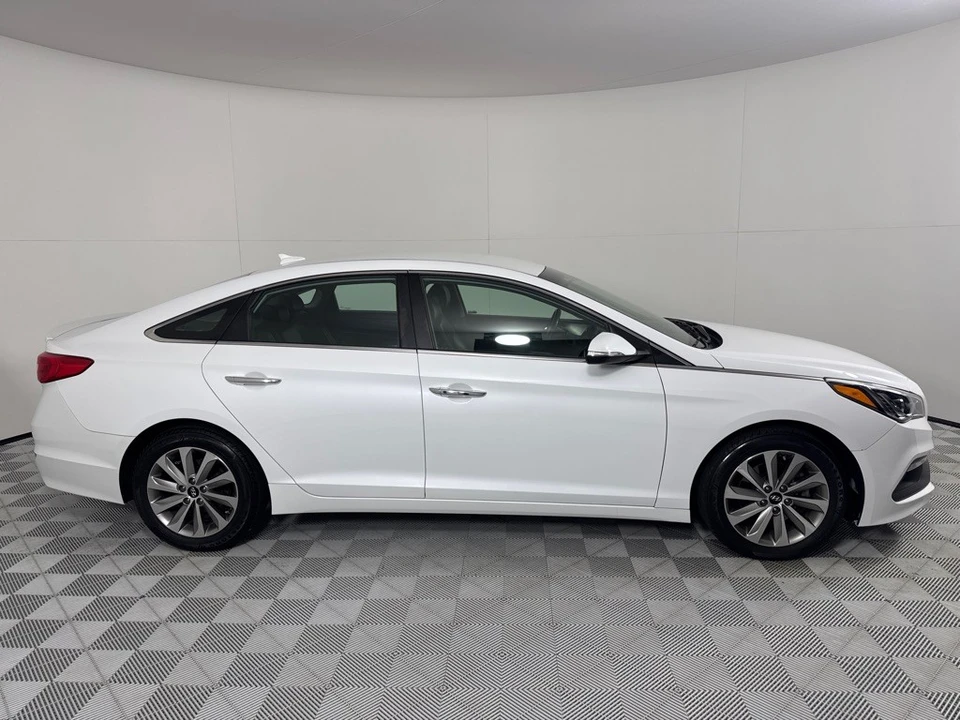2015 Hyundai Sonata - Image 4 of 12