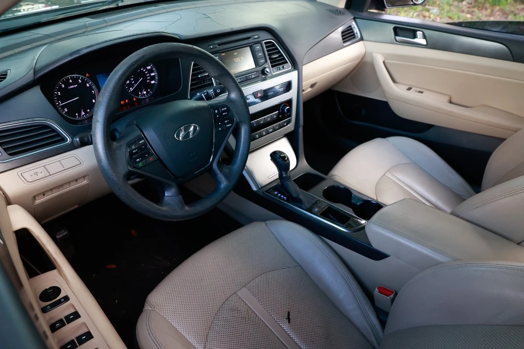 2015 Hyundai Sonata - Image 4 of 12