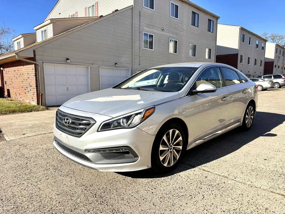 2015 Hyundai Sonata - Image 8 of 10
