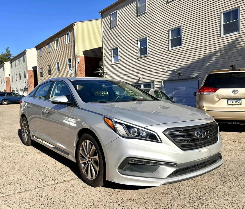 2015 Hyundai Sonata - Image 2 of 10