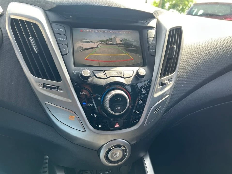 2015 Hyundai Veloster - Image 6 of 11
