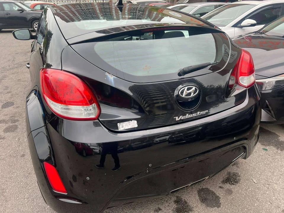 2015 Hyundai Veloster - Image 12 of 18