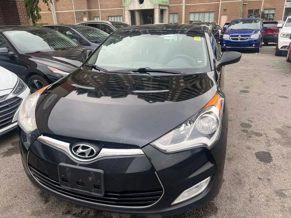 2015 Hyundai Veloster - Image 2 of 20