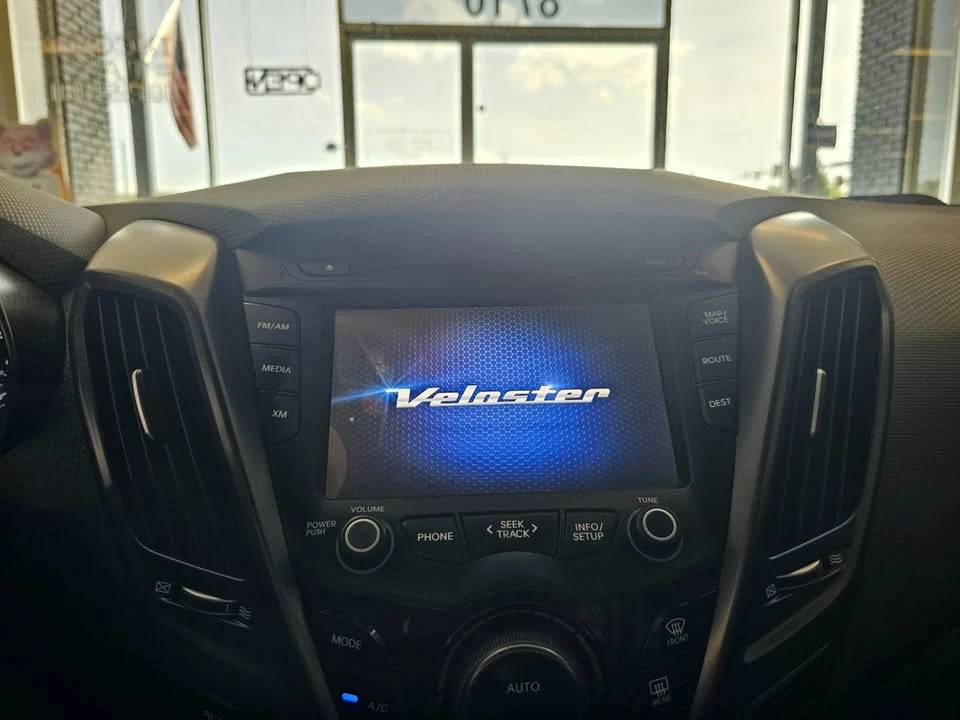 2015 Hyundai Veloster - Image 10 of 12