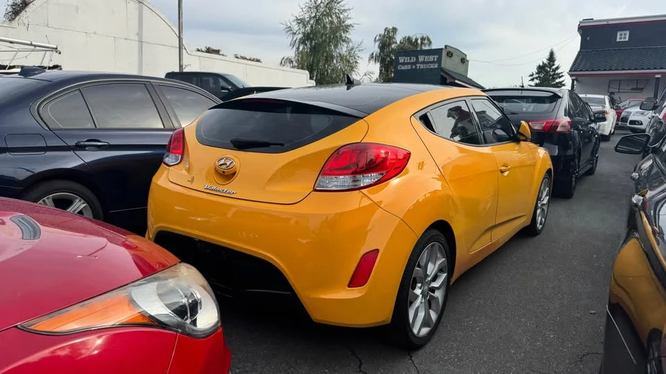2015 Hyundai Veloster - Image 15 of 16