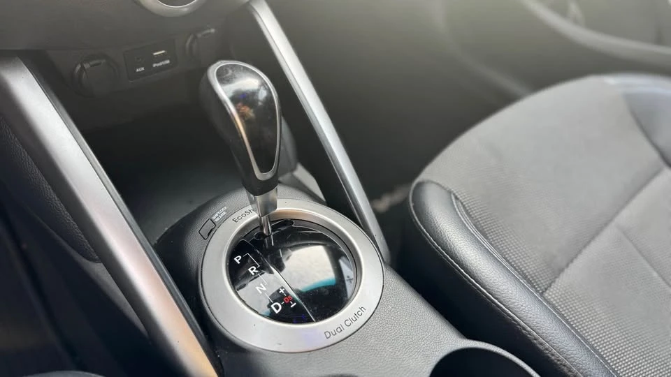 2015 Hyundai Veloster - Image 7 of 16
