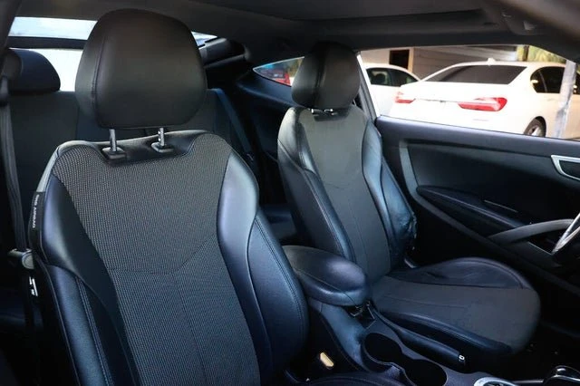 2015 Hyundai Veloster - Image 10 of 12