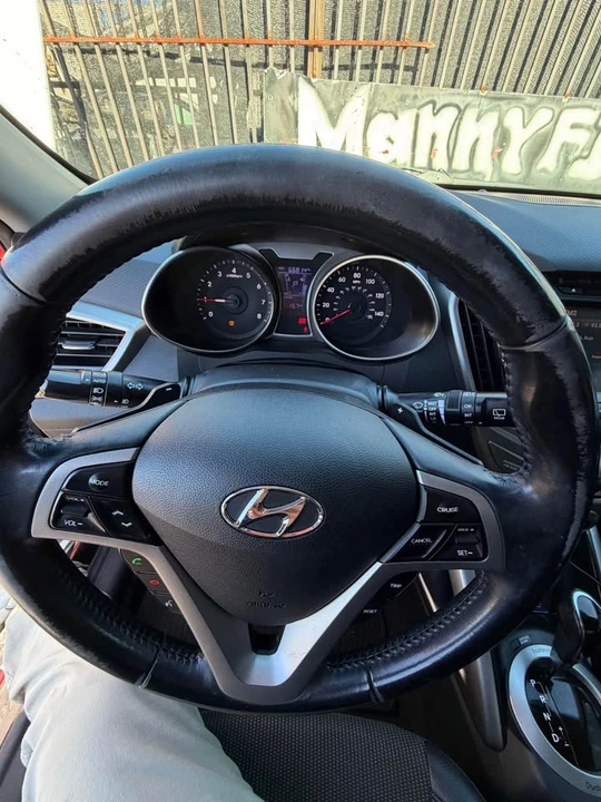 2015 Hyundai Veloster - Image 8 of 11