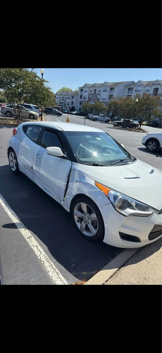 2015 Hyundai Veloster - Image 2 of 4