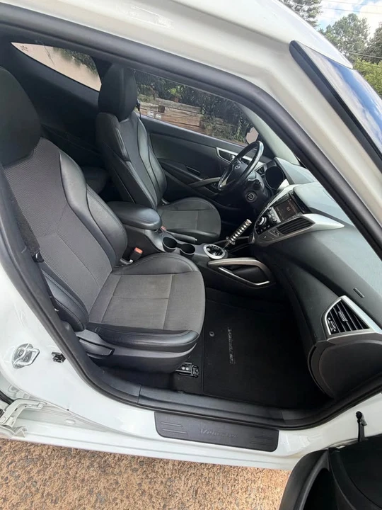 2015 Hyundai Veloster - Image 6 of 7
