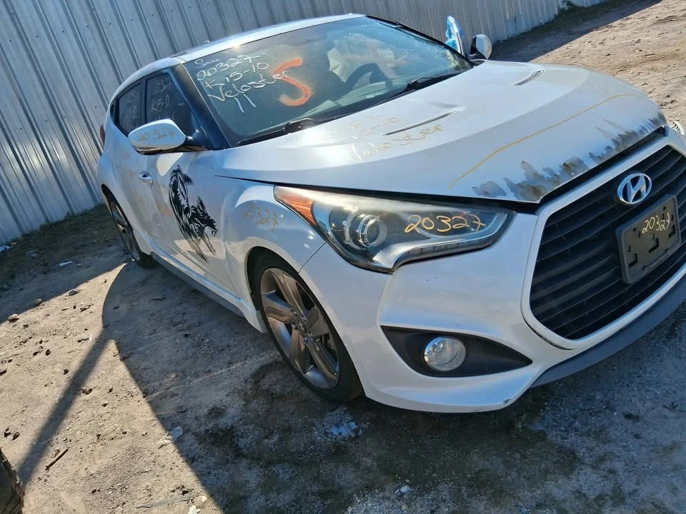 2015 Hyundai Veloster - Image 2 of 9