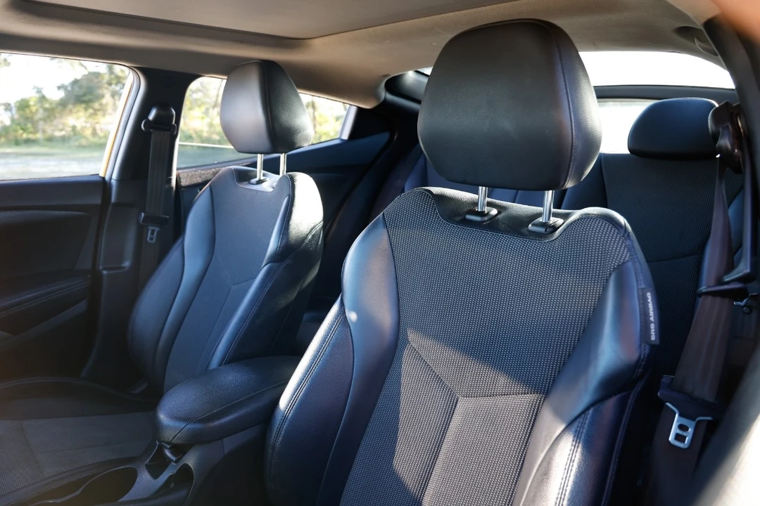 2015 Hyundai Veloster - Image 6 of 12