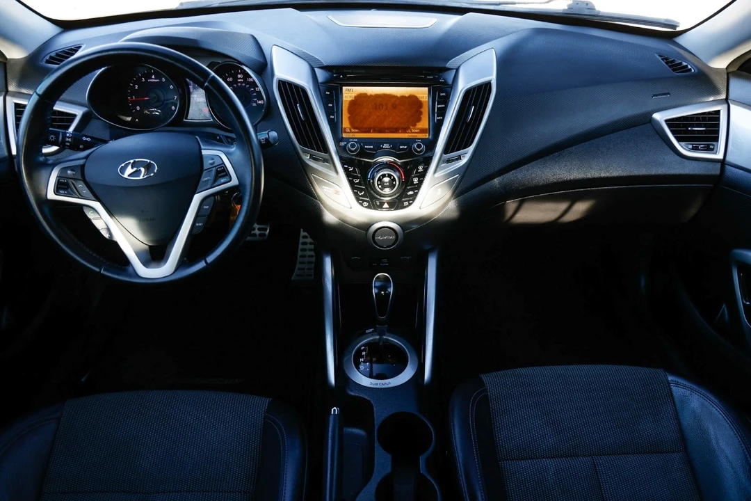 2015 Hyundai Veloster - Image 2 of 12