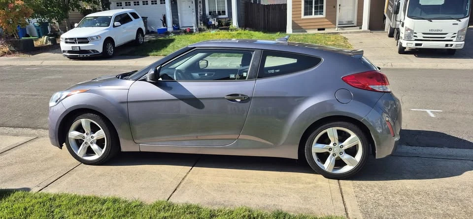 2015 Hyundai Veloster - Image 2 of 16