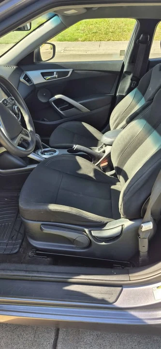 2015 Hyundai Veloster - Image 10 of 16