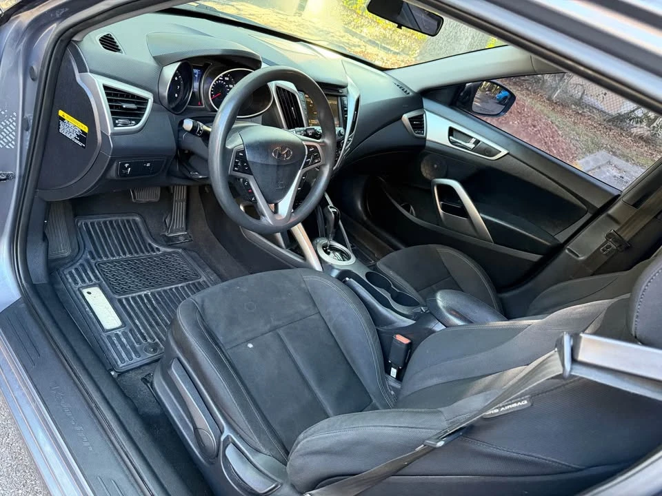 2015 Hyundai Veloster - Image 8 of 10
