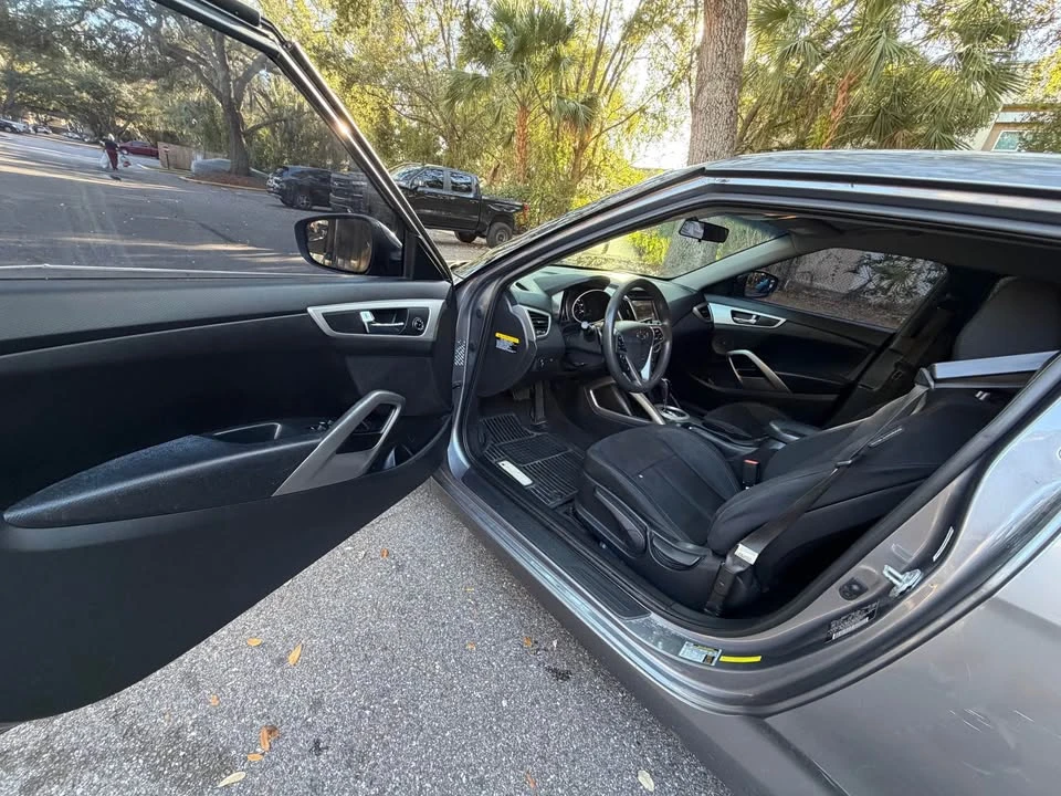 2015 Hyundai Veloster - Image 7 of 10