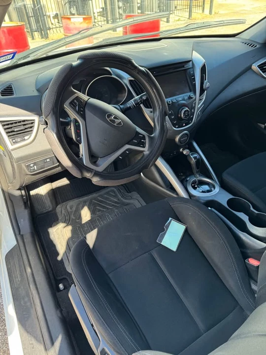 2015 Hyundai Veloster - Image 4 of 5