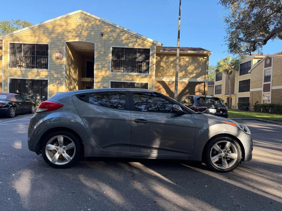 2015 Hyundai Veloster - Image 4 of 10